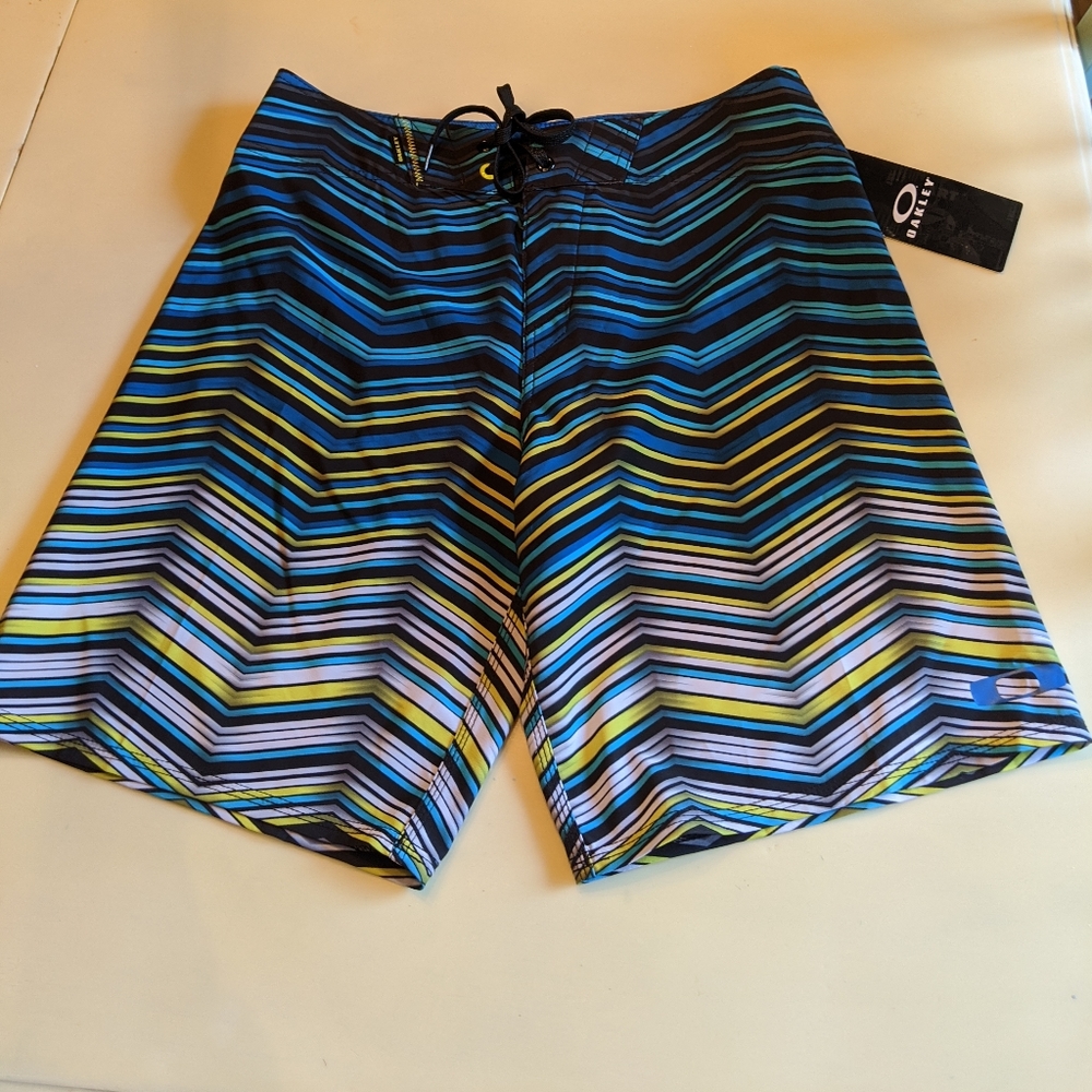 NWT Oakley swim trunks size 32